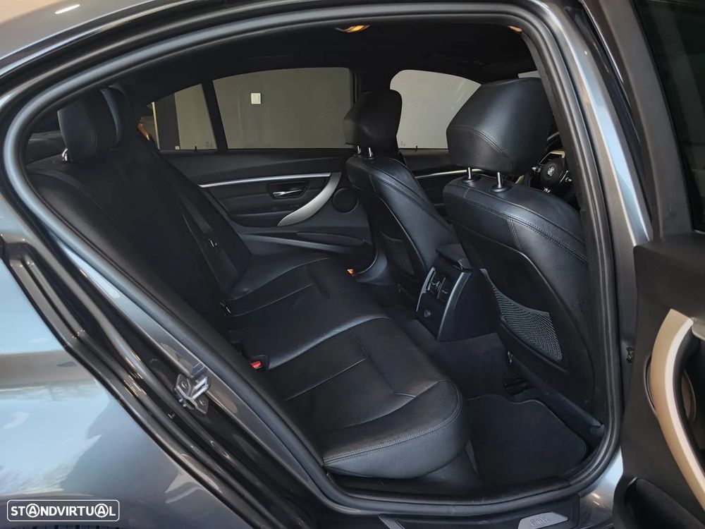 BMW 320 d Auto Pack M - 41