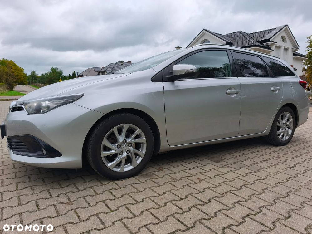 Toyota Auris 1.6 D-4D Premium - 3