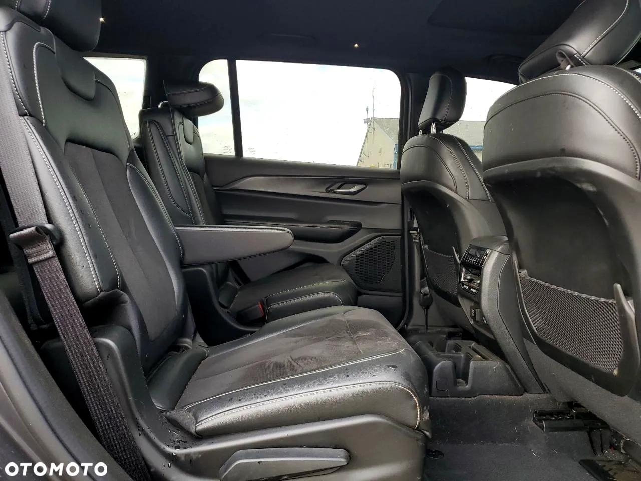 Jeep Grand Cherokee - 12