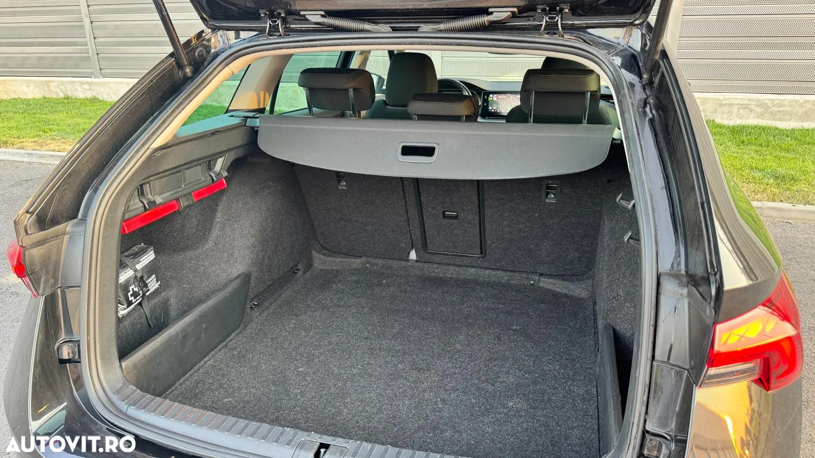 Skoda Octavia Combi 2.0 TDI DSG First Edition - 19