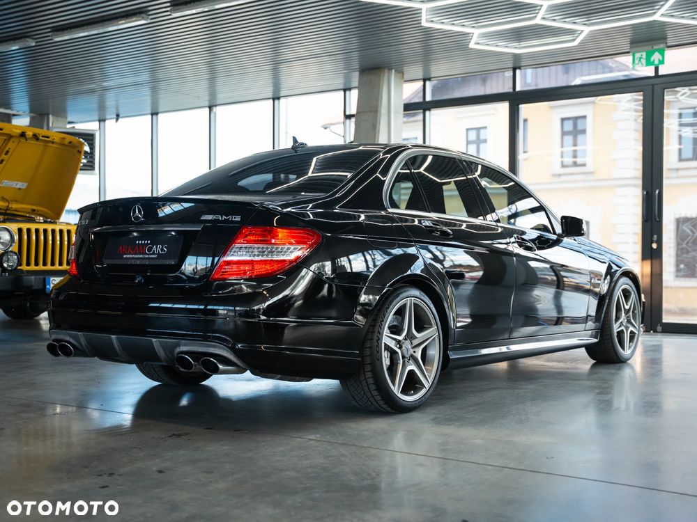 Mercedes-Benz Klasa C 63 AMG - 14