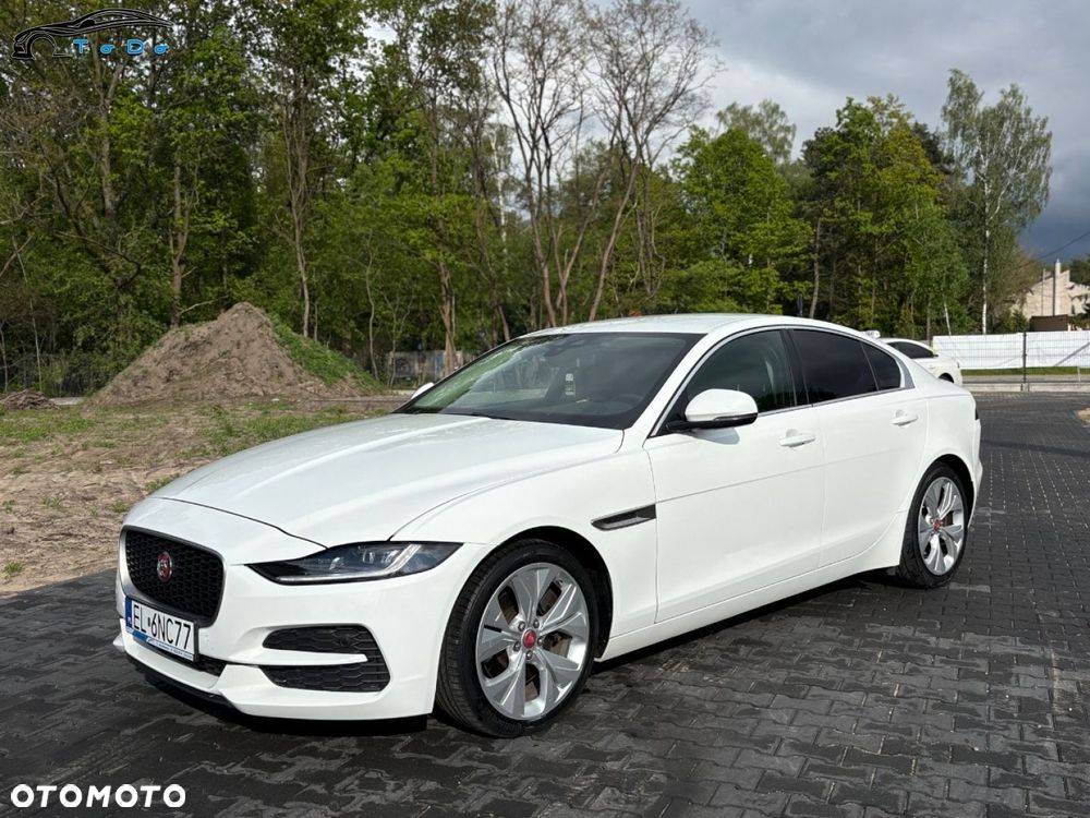 Jaguar XE 2.0 D R-Sport - 9