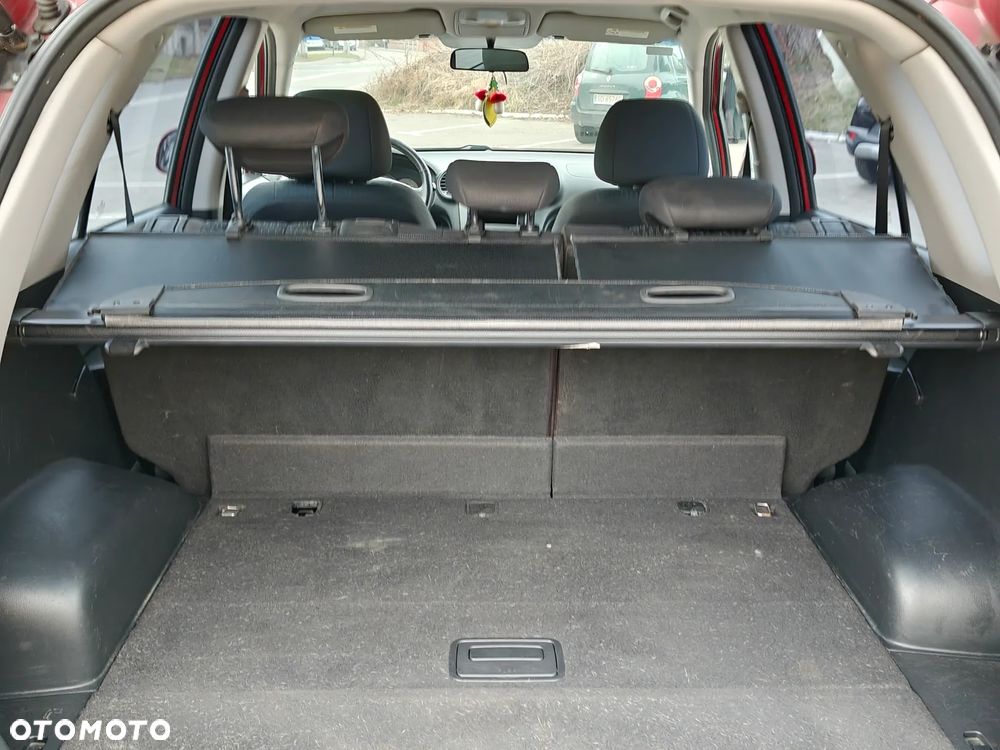 Kia Carens CRDi DPF LX - 17