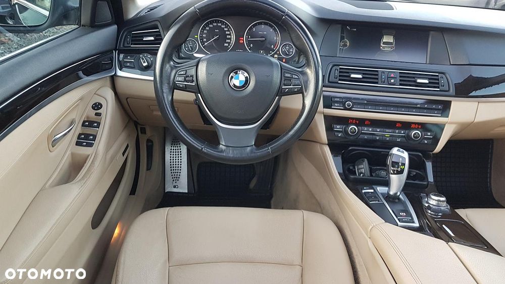 BMW Seria 5 520d xDrive - 14