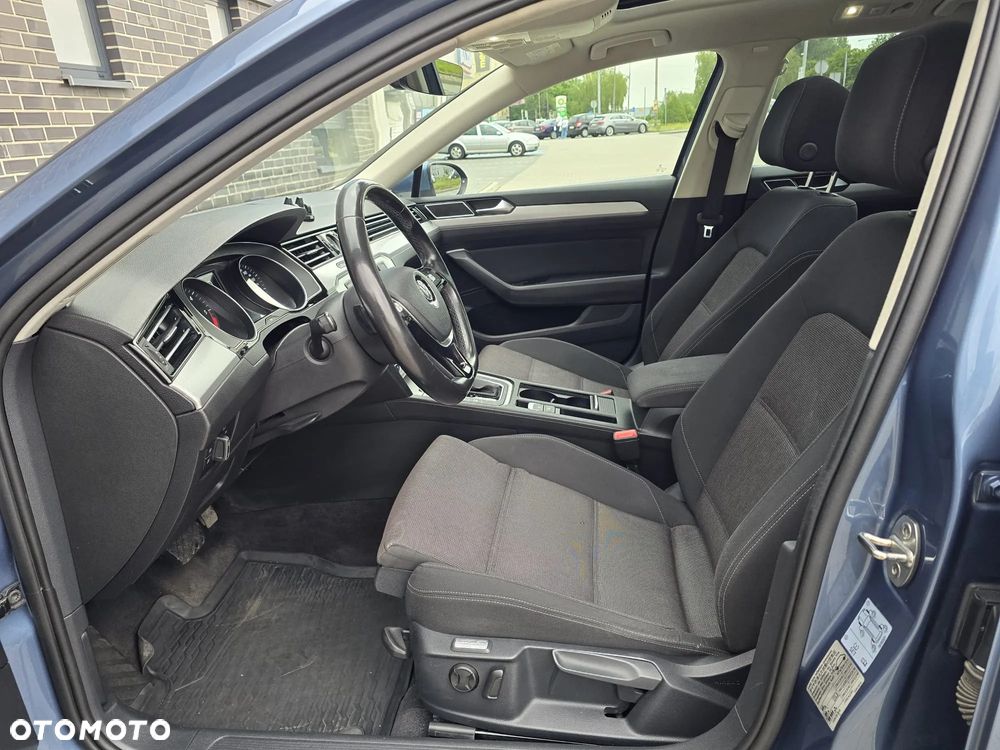 Volkswagen Passat 2.0 TDI SCR 4Motion DDG Highline - 16