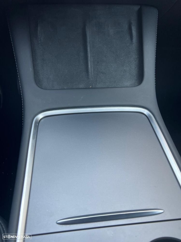 Tesla Model Y Long Range Dual Motor AWD - 17