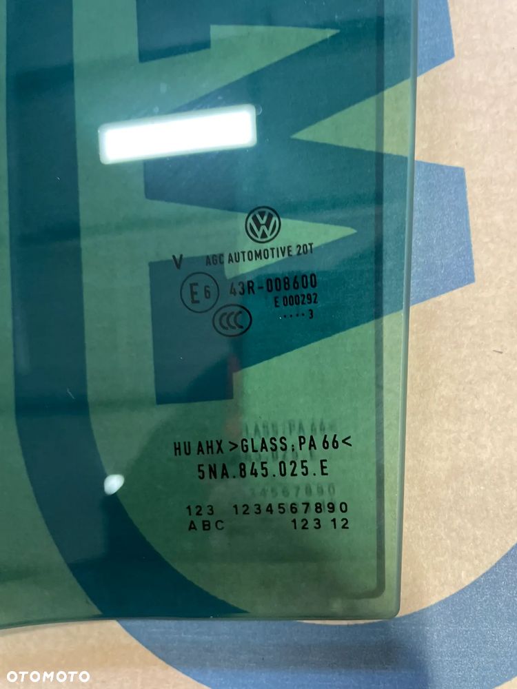 VW TIGUAN II szyba drzwi lewy prawy TYŁ DYMIONA 5NA845025E 5NA845026E  2023 ROK - 2