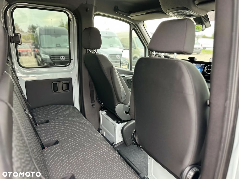 Mercedes-Benz Sprinter - 20