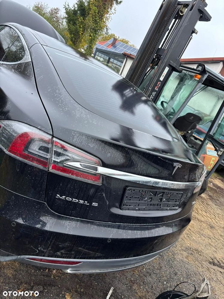 KLAPA BAGAŻNIKA TESLA S - 2