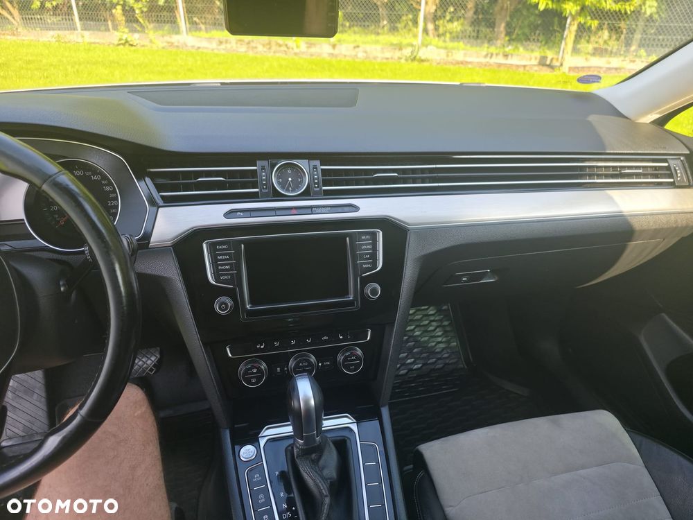 Volkswagen Passat 2.0 TDI BMT 4Mot Highline DSG - 17