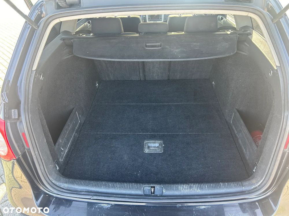 Volkswagen Passat 2.0 TDI Comfortline R-Style - 12