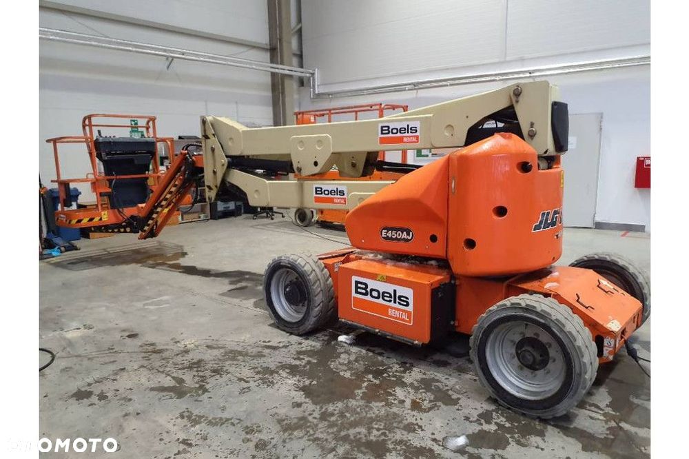 JLG E450AJ - 2