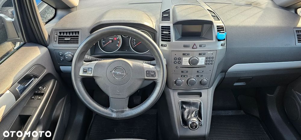 Opel Zafira - 10
