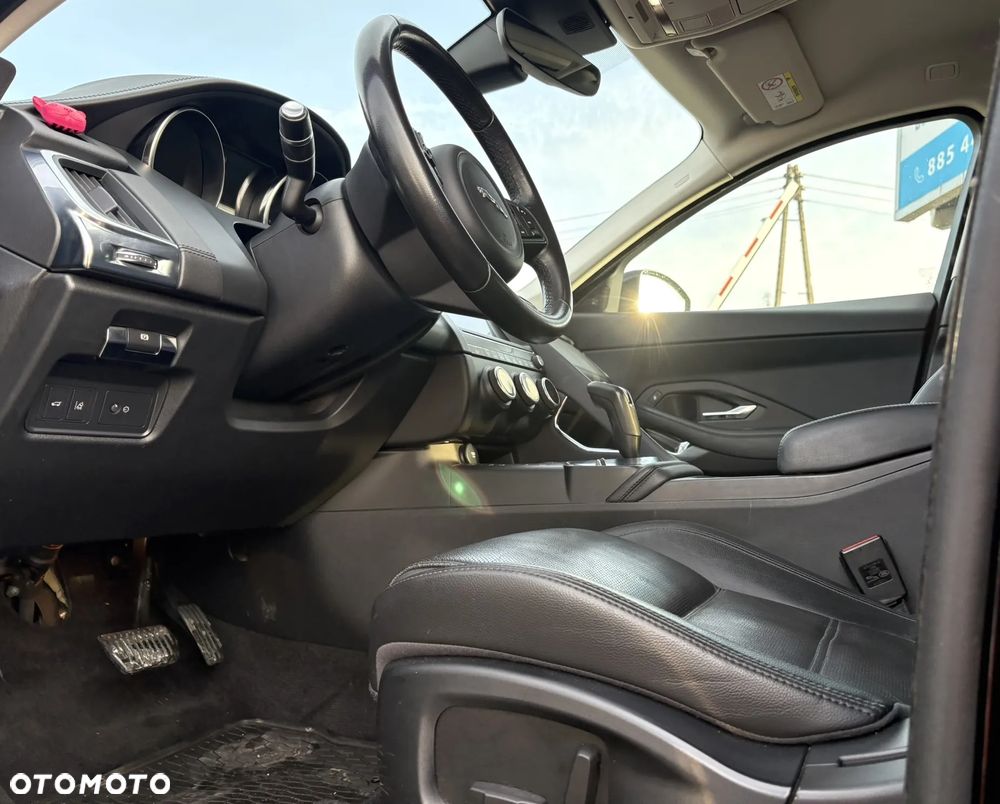 Jaguar E-Pace 2.0 i4P AWD S - 11