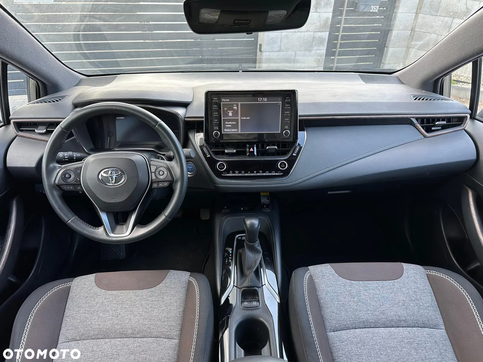Toyota Corolla 2.0 Hybrid Trek - 12