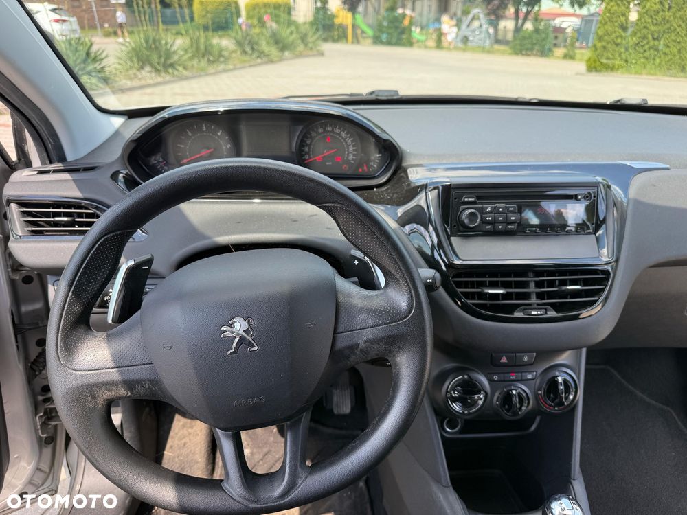 Peugeot 208 - 10