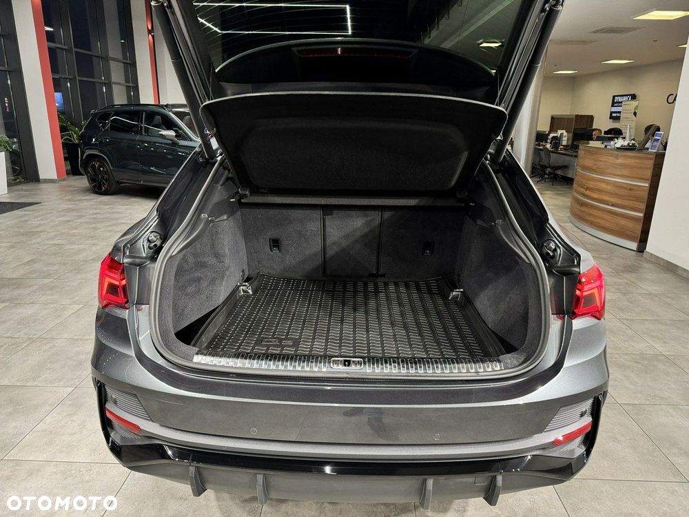 Audi Q3 Sportback - 12