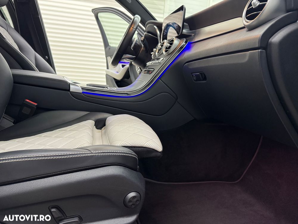 Mercedes-Benz GLC 300 e 4Matic 9G-TRONIC AMG Line - 15