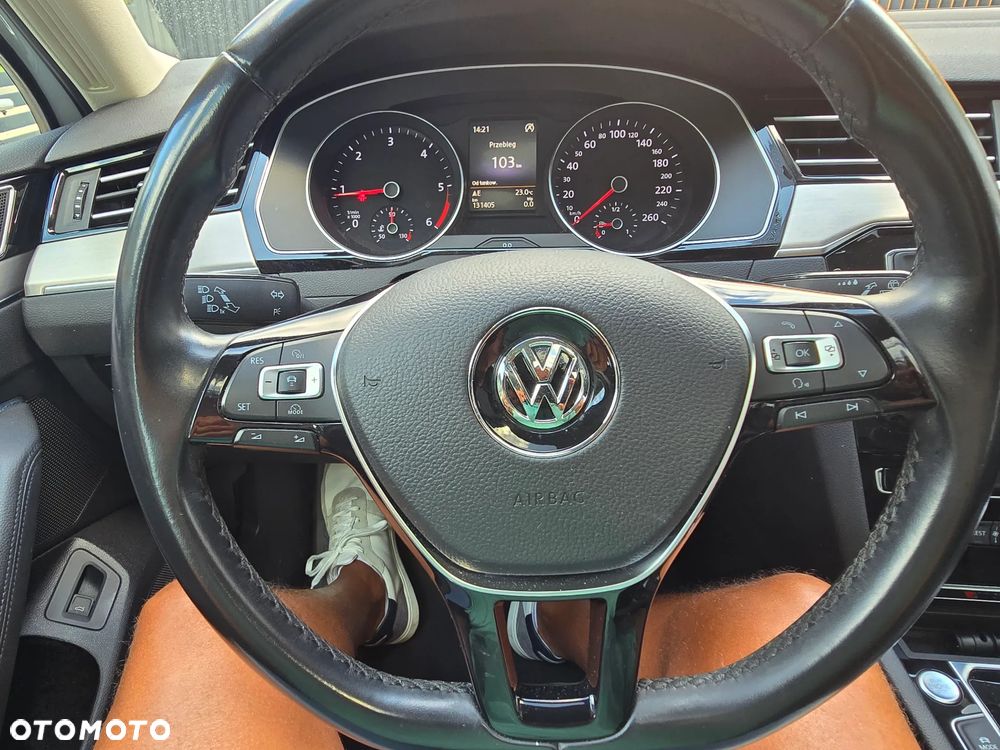 Volkswagen Passat - 13