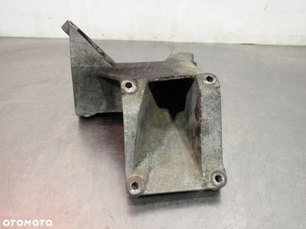 ŁAPA SILNIKA VOLKSWAGEN T3 - 2