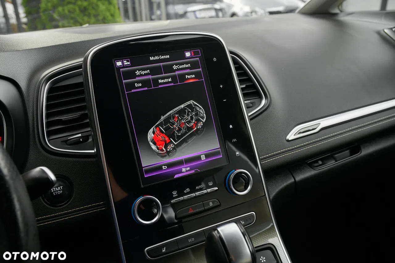 Renault Grand Scenic - 32