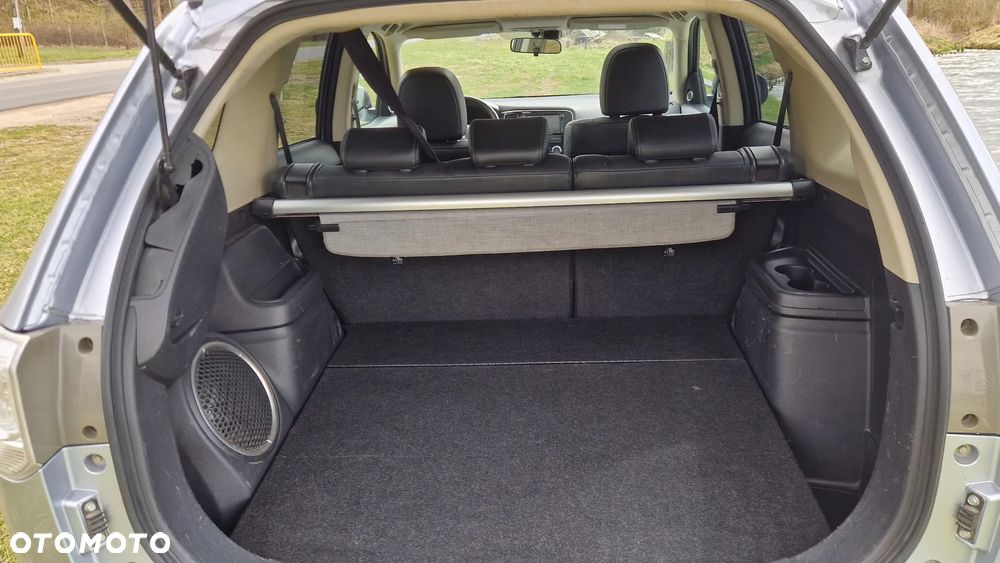 Mitsubishi Outlander 2.0 4WD Top - 8