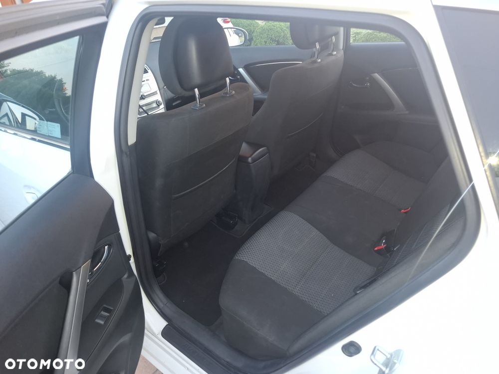 Toyota Avensis - 5