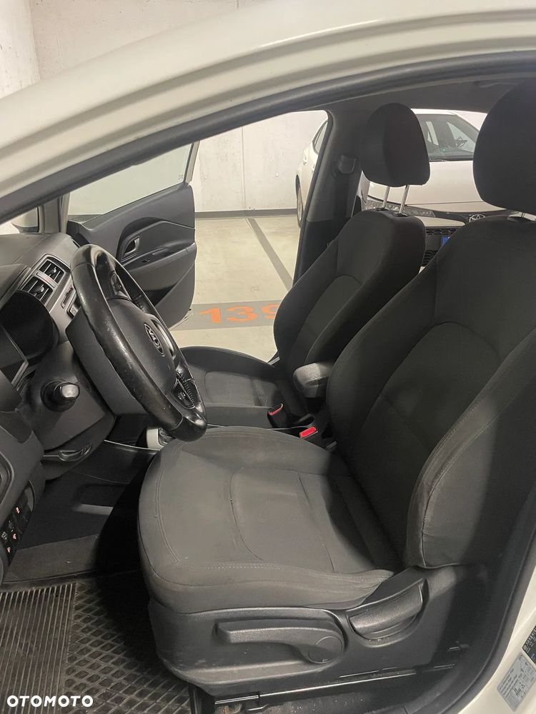 Kia Rio 1.4 crdi M - 10