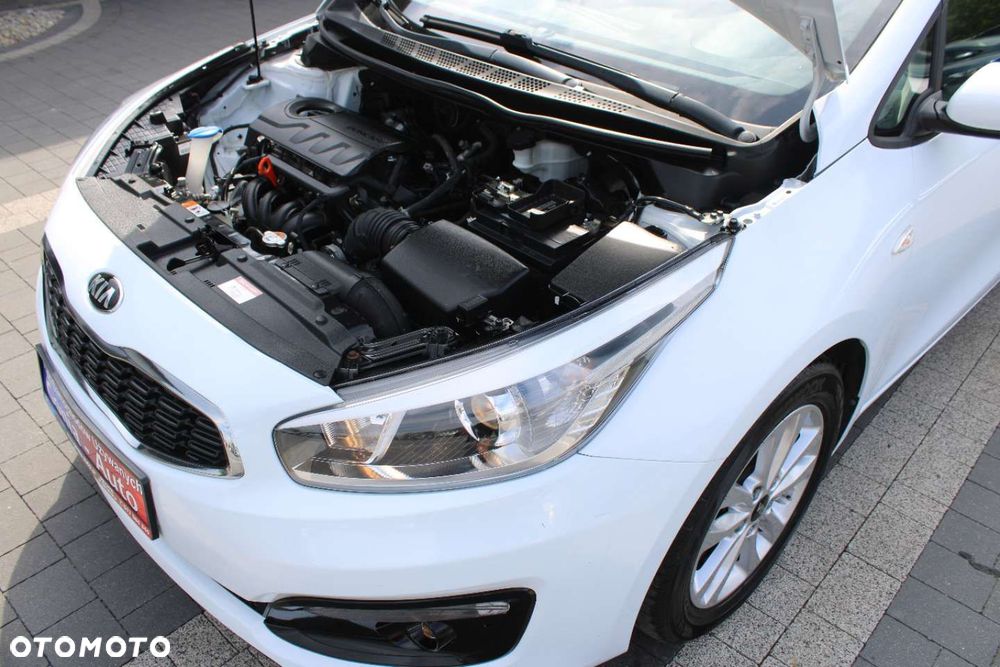 Kia Ceed - 11