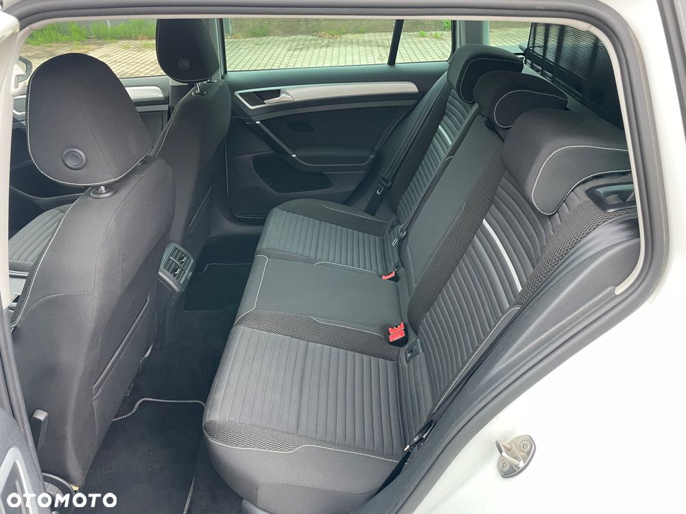 Volkswagen Golf 1.6 TDI BlueMotion Technology Cup - 17
