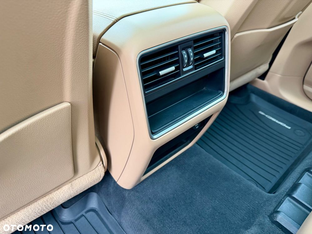 Porsche Cayenne Standard - 38