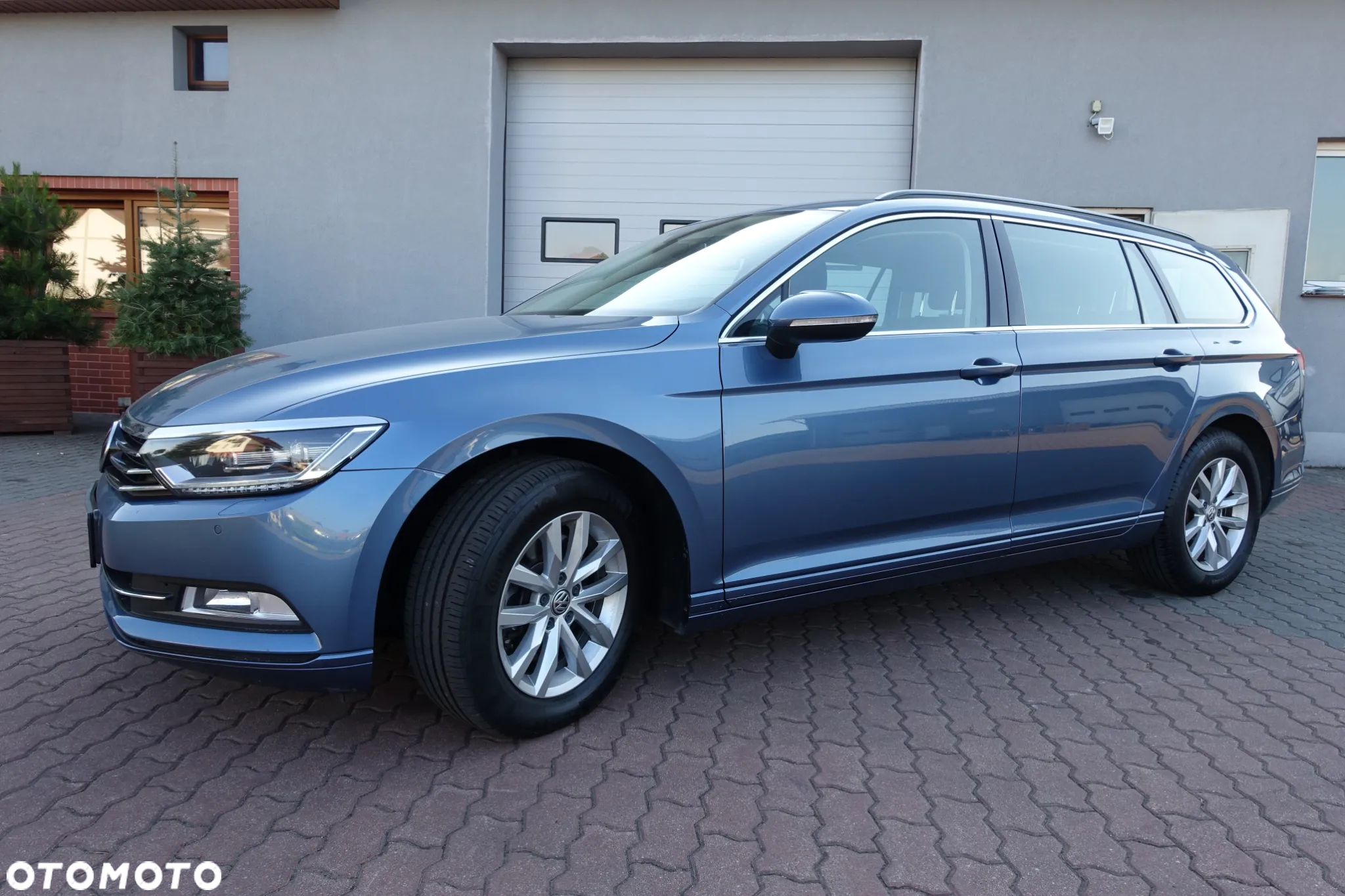 Volkswagen Passat - 2