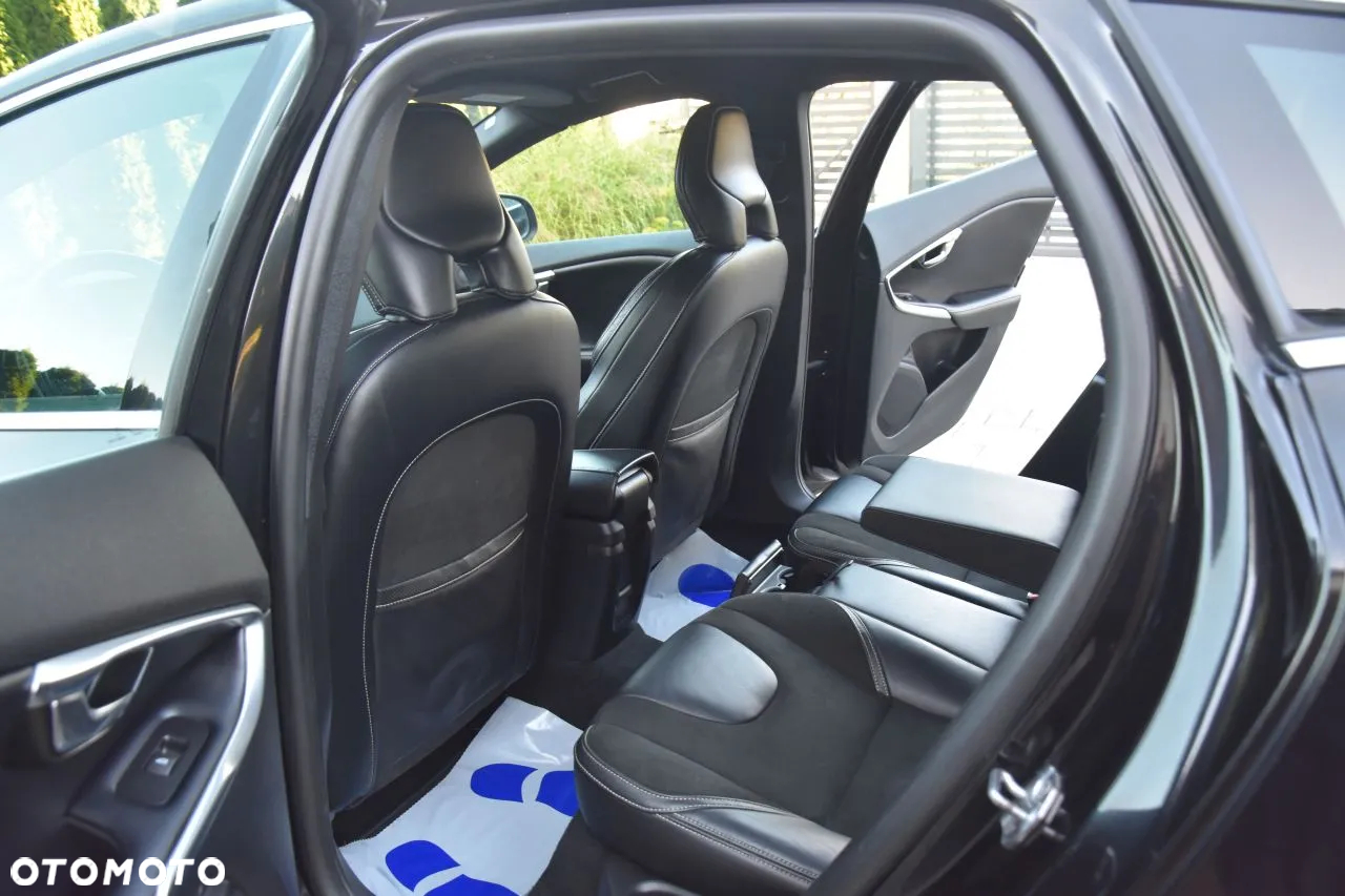 Volvo V40 D2 Drive-E R-Design Momentum - 17