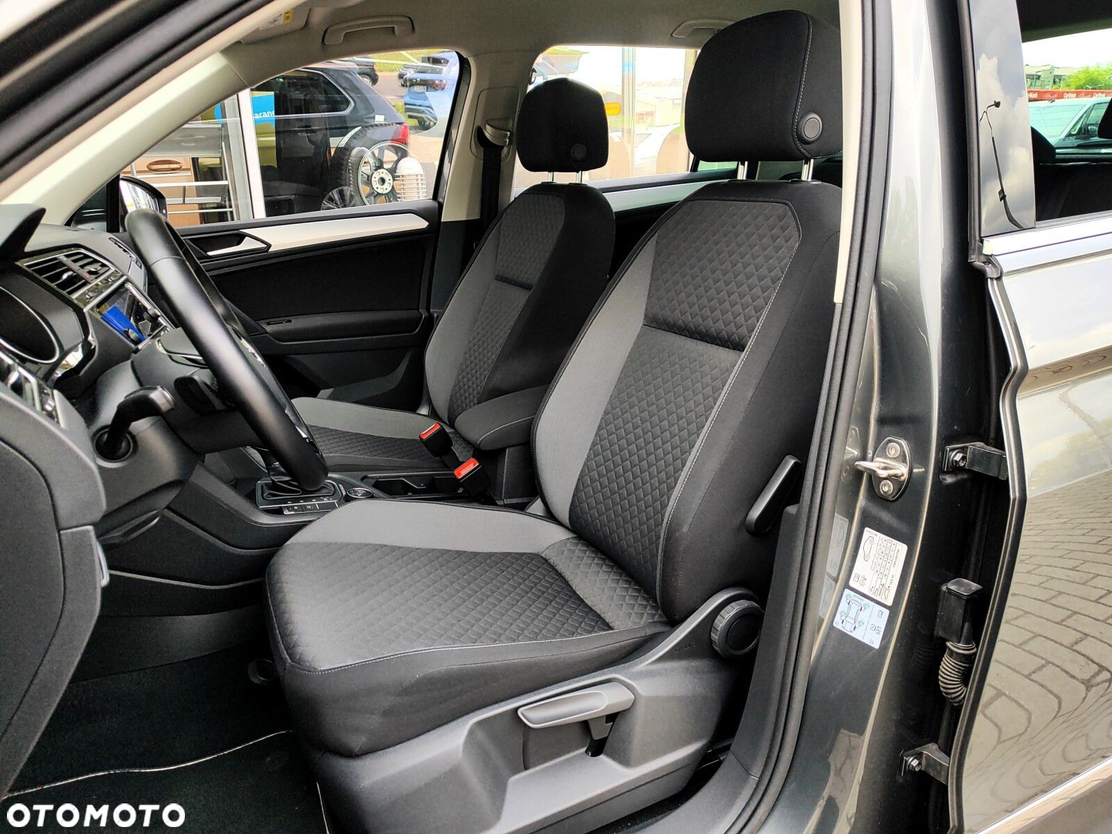 Volkswagen Tiguan - 11