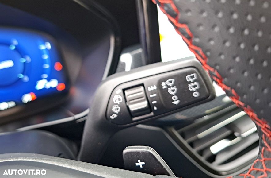 Ford Focus 1.5 EcoBlue Start-Stopp-System Aut. ST-LINE - 29
