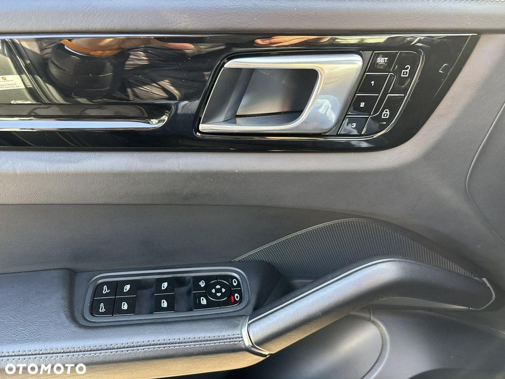 Porsche Cayenne - 28