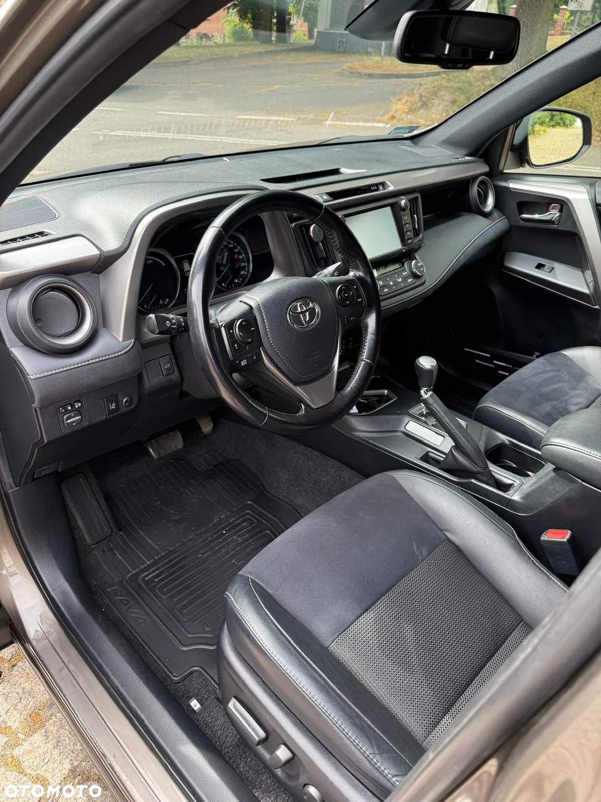 Toyota RAV4 2.5 XLE - 6