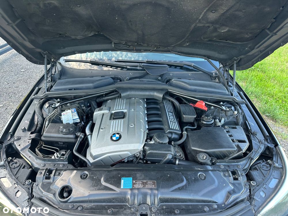 BMW Seria 5 525xi - 11