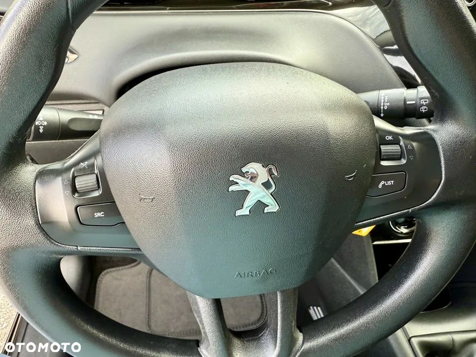 Peugeot 208 1.2 PureTech Allure - 21