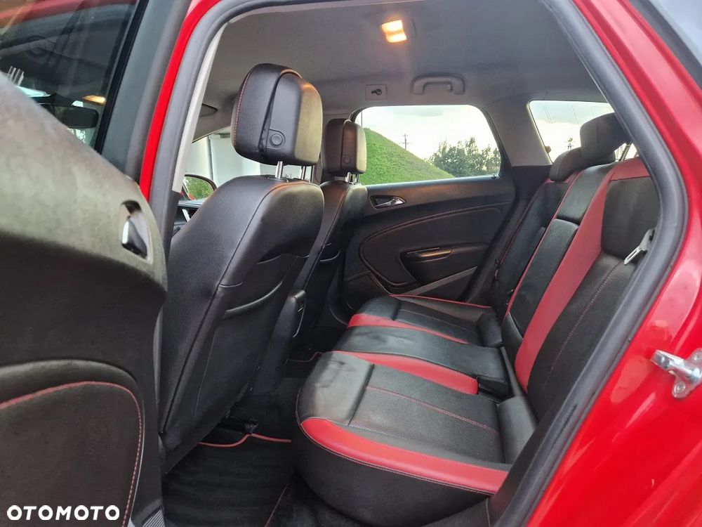 Opel Astra IV GTC 2.0 CDTI Bi-Turbo S&S - 3