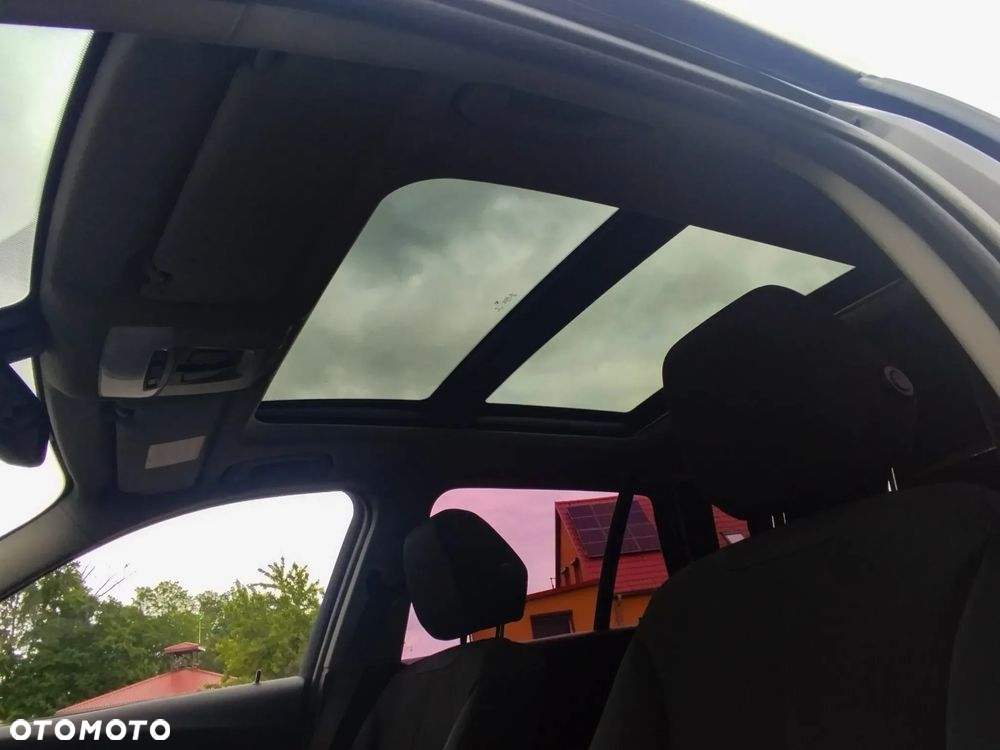 BMW Seria 3 320i Touring - 9