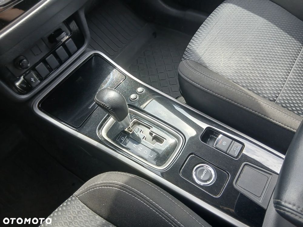 Mitsubishi Outlander 2.0 Intense Comfort 4WD CVT - 19