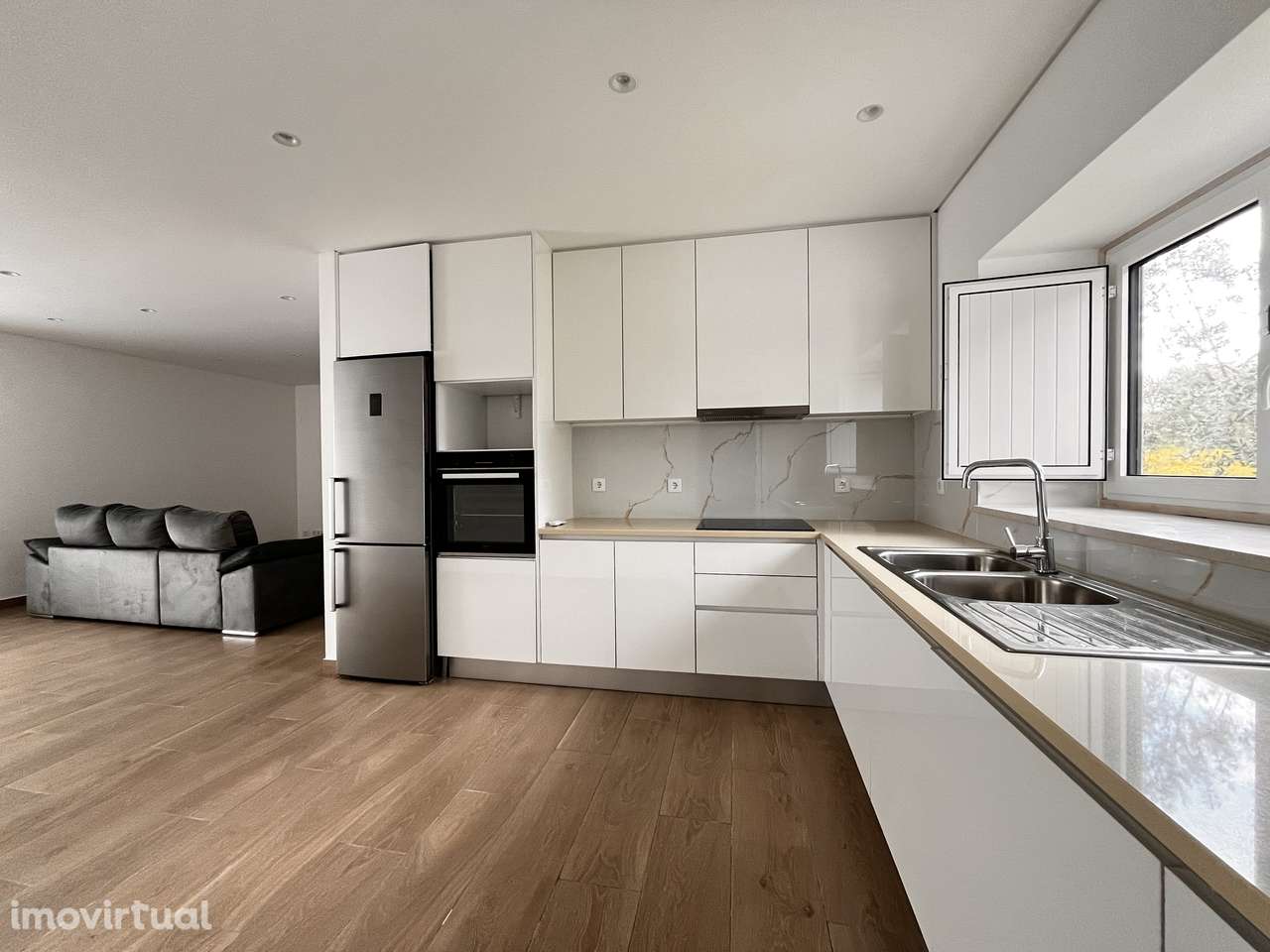 Moradia T3 Nova, com garagem e logradouro - Grande imagem: 2/13