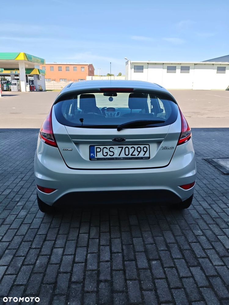 Ford Fiesta 1.6 TDCi DPF Ghia - 6