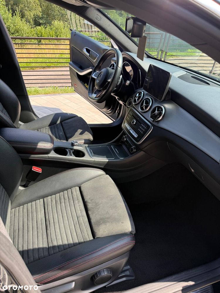 Mercedes-Benz CLA 180 7G-DCT AMG Line - 16