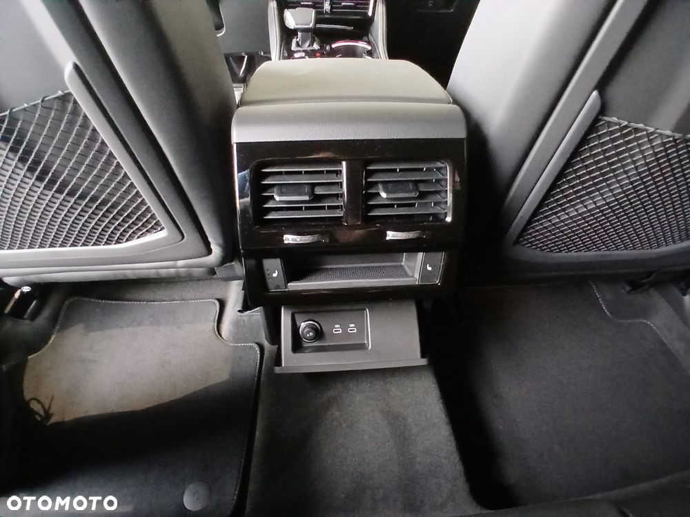 Volkswagen Touareg - 11