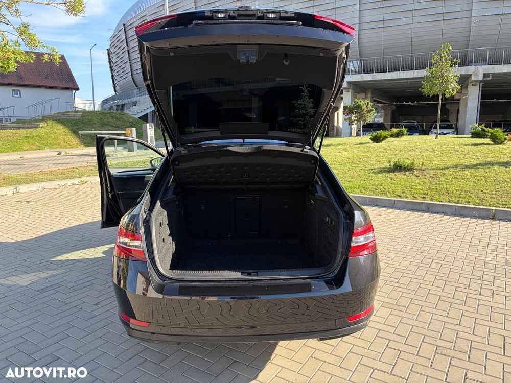 Skoda Superb 2.0 TDI DSG Ambition - 14