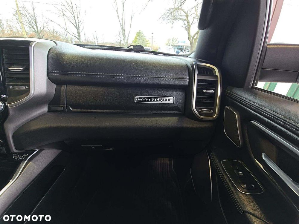 RAM 1500 5.7 eTorque Crew Cab Shortbed Laramie Black - 11