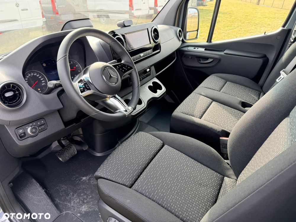 Mercedes-Benz Sprinter - 32