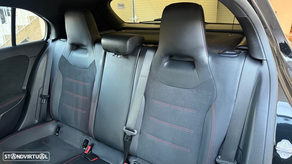 Mercedes-Benz A 180 AMG Line - 16